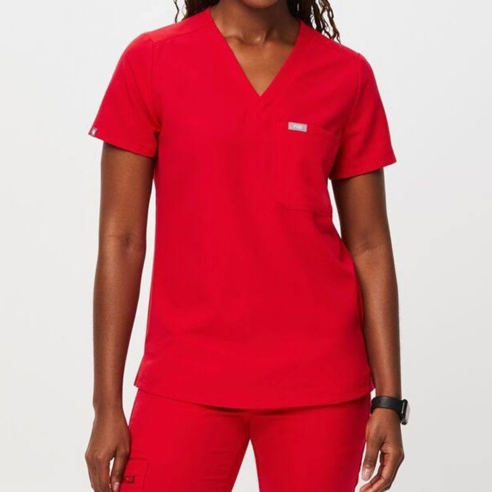 Figs Catarina™ One-Pocket Scrub Top- Pop Red